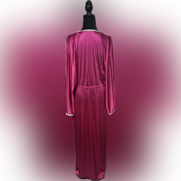 JCPenney “Collectibles” Magenta Robe and Slip Dress Set - Picture 4 of 15